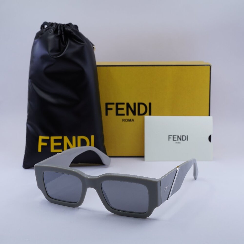 Fendi FE40131I 20C Rectangle Sunglasses - Light Grey / Grey Mirror